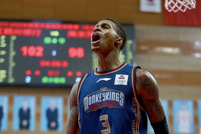 特雷-杨20+22老鹰力克骑士 热火送黄蜂3连败