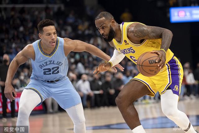 马兹拉维6次抢断9次对抗+2次解围 本赛季保持全勤